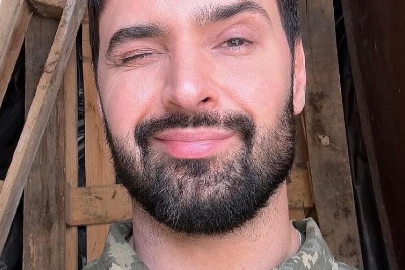 Кто-то на службе поёт перед командованием, а кто-то в посадках танцует танго со смертью