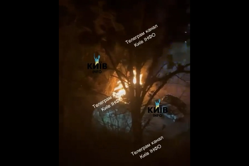 В Киеве на Борщаговке неожиданно взорвалось 2 автомобиля