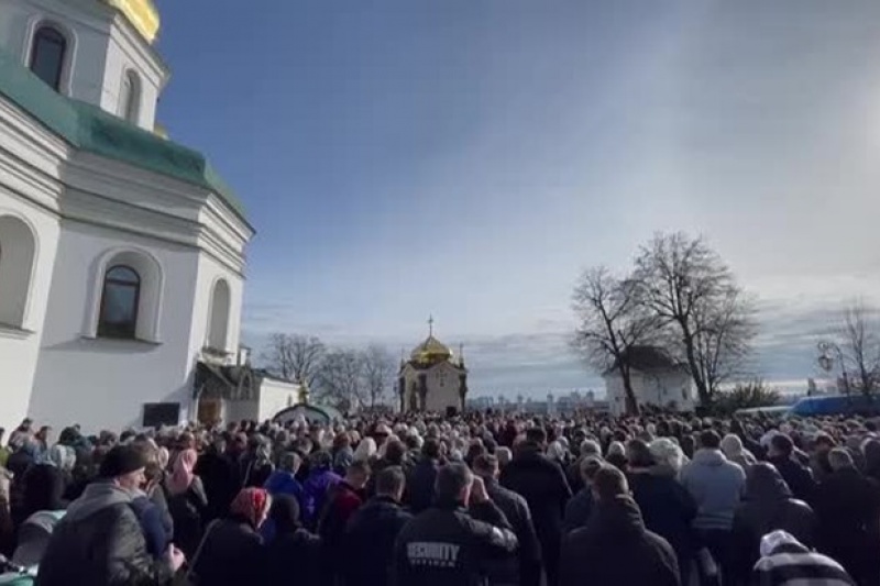 В Киеве православных верующих пускали на последнюю молитву в Киево-Печерскую Лавру исключительно по паспортам