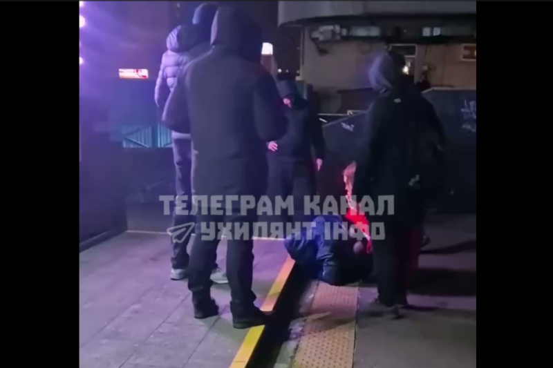 Схема бусификации в Киеве: сначала бандюки требуют документы, потом подъезжает бус ТЦК