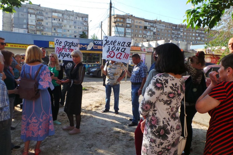 Горожане протестовали против незаконных МАФов вместо зеленой зоны