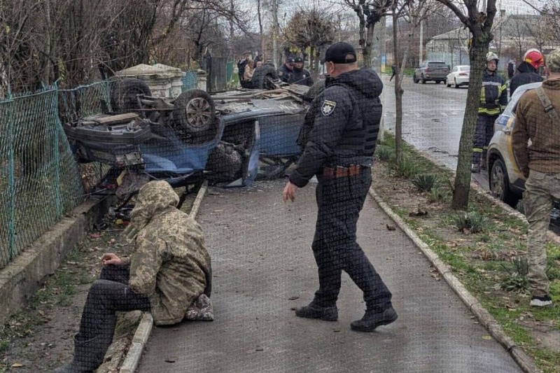 В Одесской области полицаи сбили женщину с коляской
