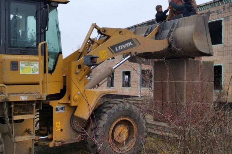 В Одесской области снесли памятник Суворову