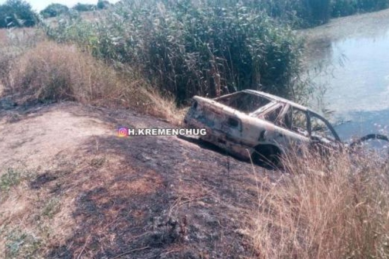 Неподалік Кременчука знайшли обгорівший автомобіль