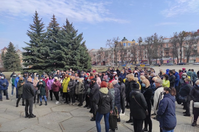 У центрі Полтави підприємці мітингують проти закриття ринків на карантин