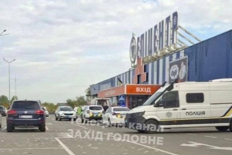 В Ковеле неадекват напал с топором на посетителей ТЦ «Эпицентр»