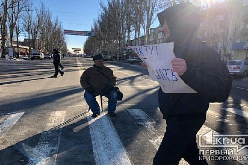 Сокращены 16 маршрутов, жители Кривого Рога снова собираются на митинг