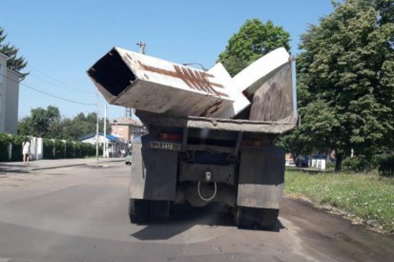 В Шостке снесли "Серп и молот”