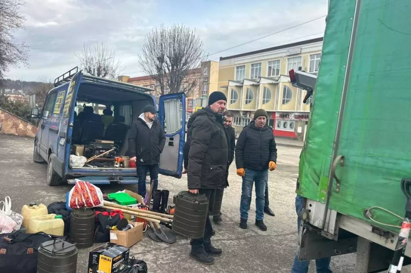 Тернопольских бюджетников отправили на рытьё окопов в Днепропетровщину