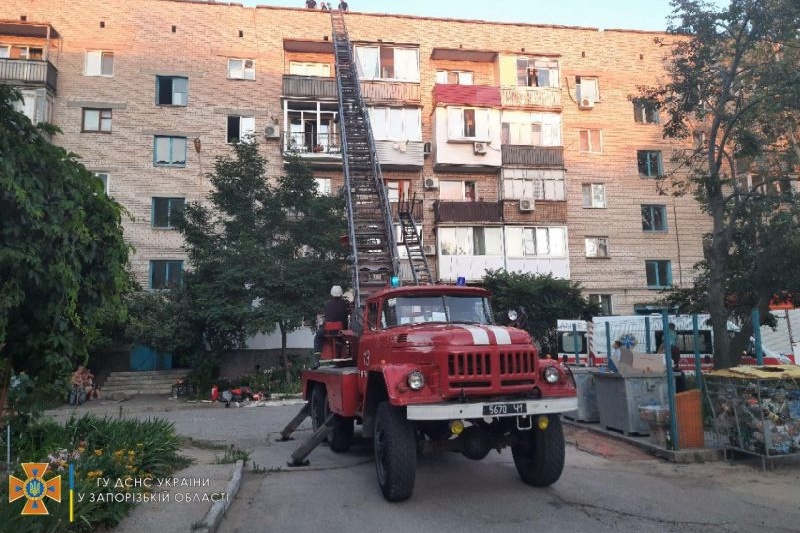 В Энергодаре мужчина получил ожоги во время кровельных работ