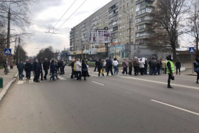 В Сумах фрунзенцы снова перекрыли дорогу