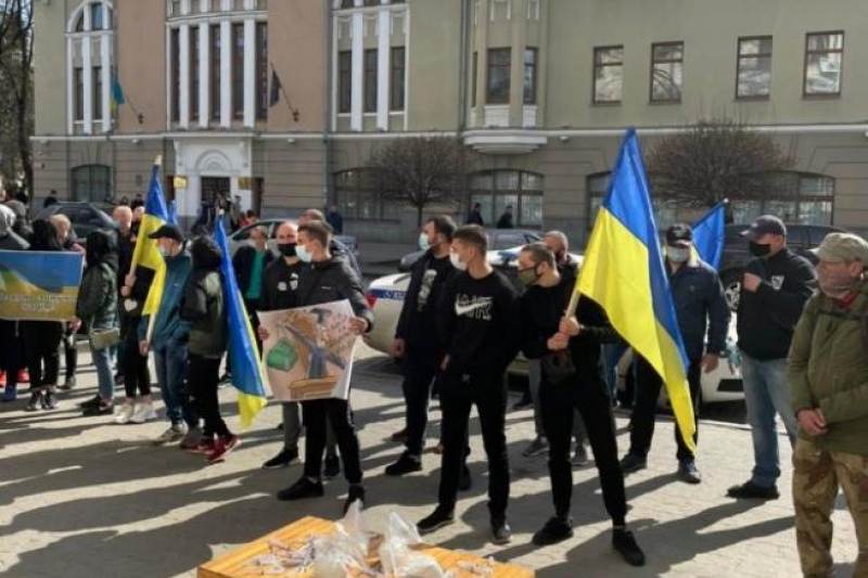 Під Апеляційним судом у Полтаві відбувся мітинг проти кременчуцьких наркоторгівців