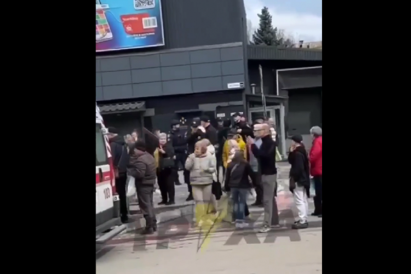 В Запорожье граждане всем миром отбили мужчину у ТЦКашников