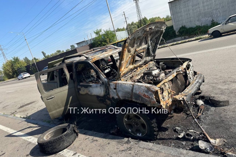 В Киеве на Минском массиве партизаны сожгли несколько машин военных