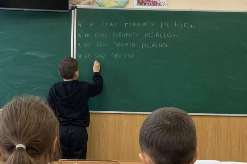В Виннице учительница заставила школьника 10 раз написать на доске фразу: «Я не буду говорить на русском»