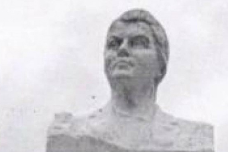 В селе Людинь Ровенской области нацики требуют снести памятник советскому депутату Килине Хомич