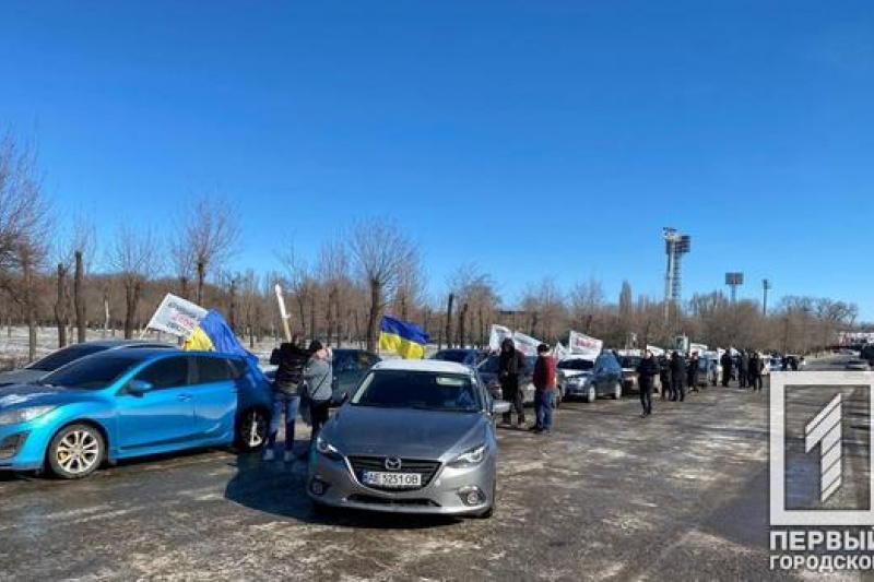 В Кривом Роге шофёры организовали автопробег против внедрения законопроекта, который может ущемлять их права