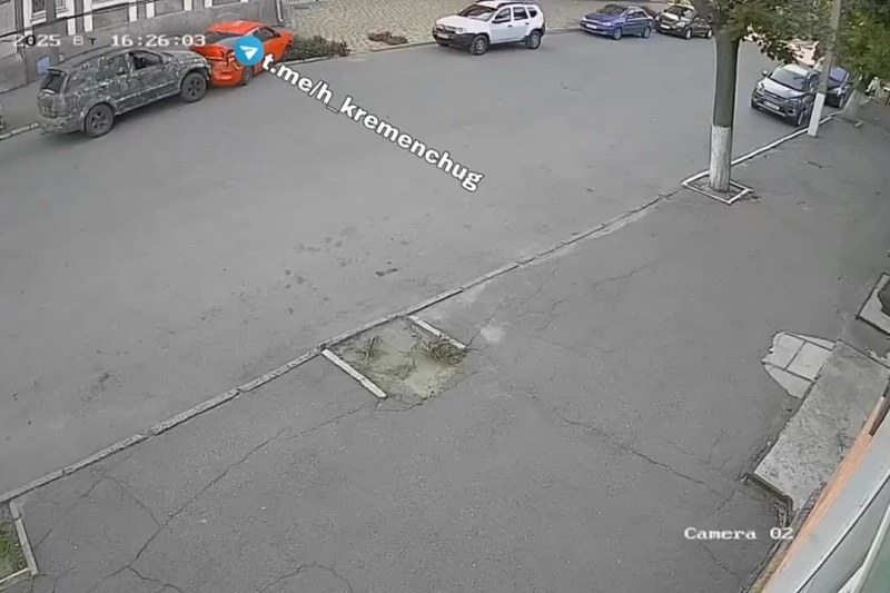 В Кременчуге ТЦКашники гнались за парнем и специально протаранили чьё-то авто